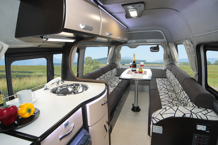 ハイエースサルーンコンポ